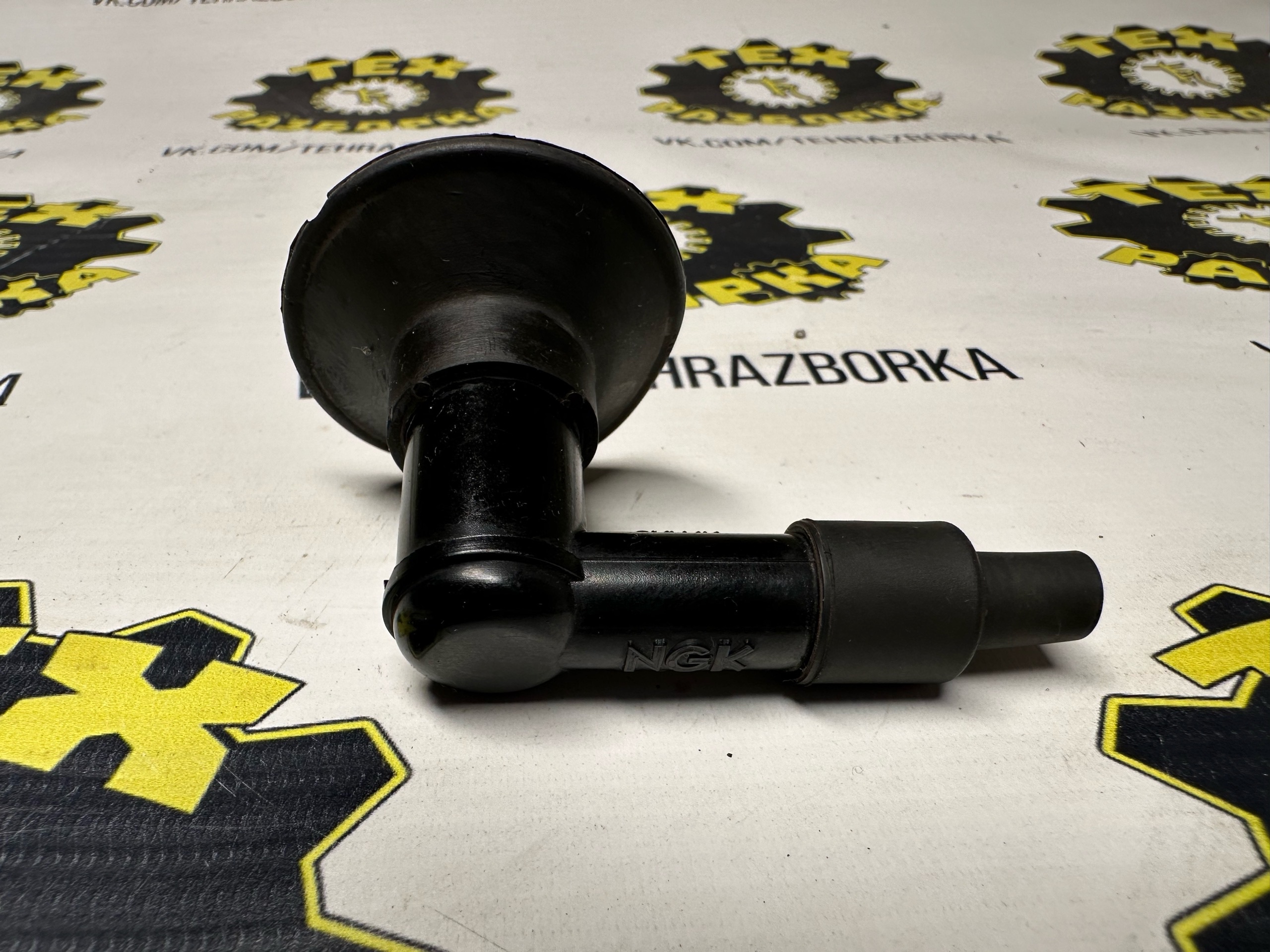 Колпачок высоковольтный Свечной колпачок Уплотнение колпачка 8K1-82370-20-00 — фото 1