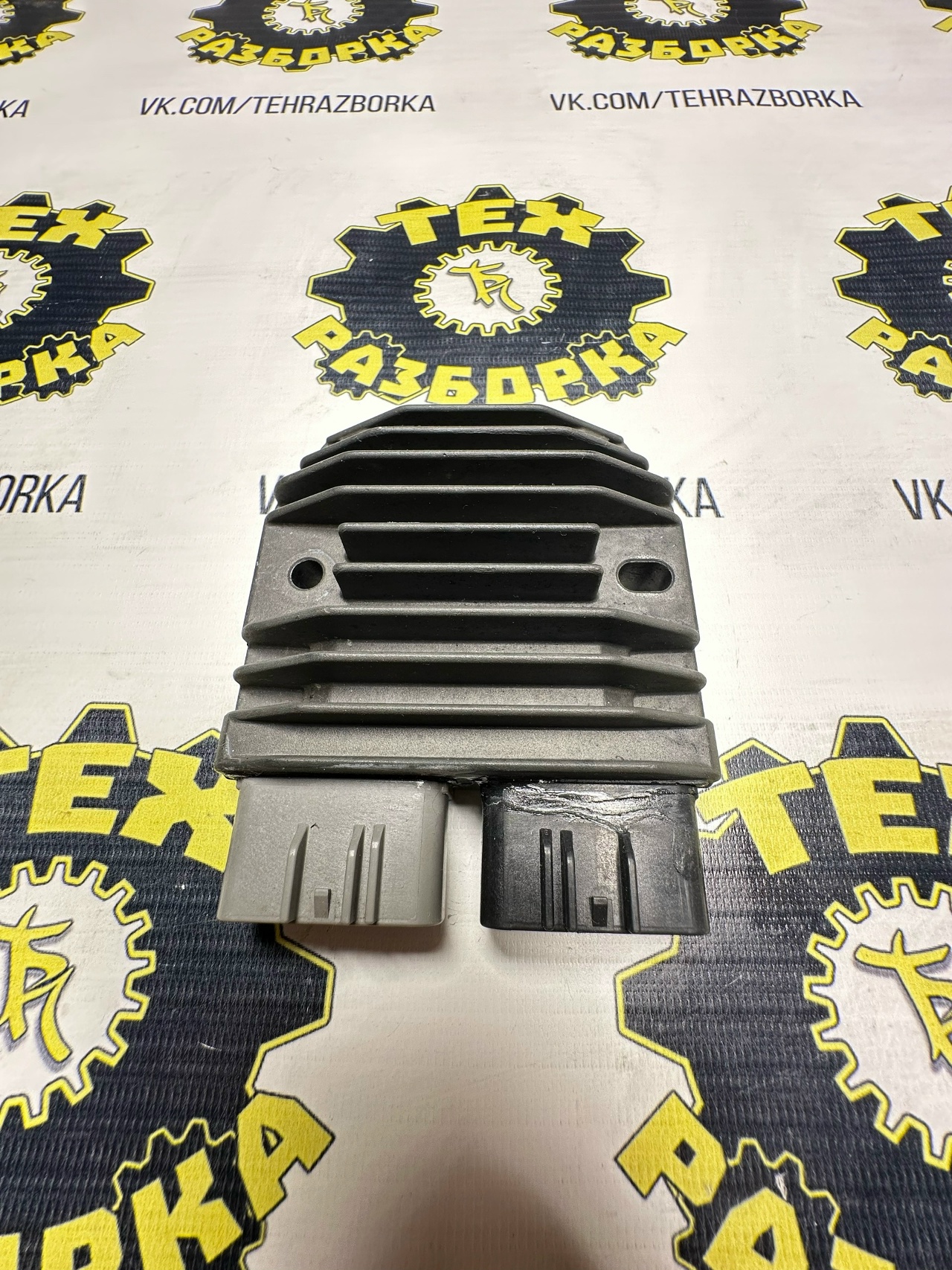 Реле-регулятор 5JW-81960-00-00 — фото 1