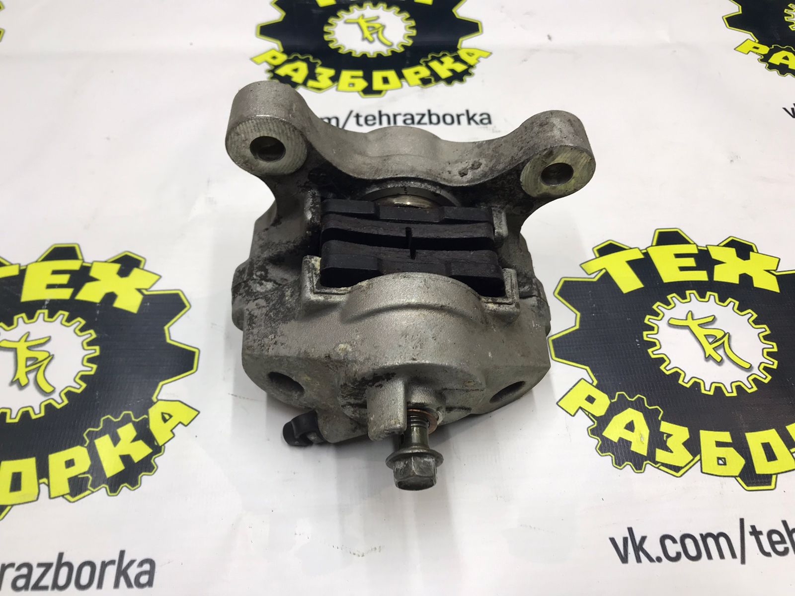 Суппорт тормозной Колодки тормозные 8DF-2580T-01-00 — фото 1