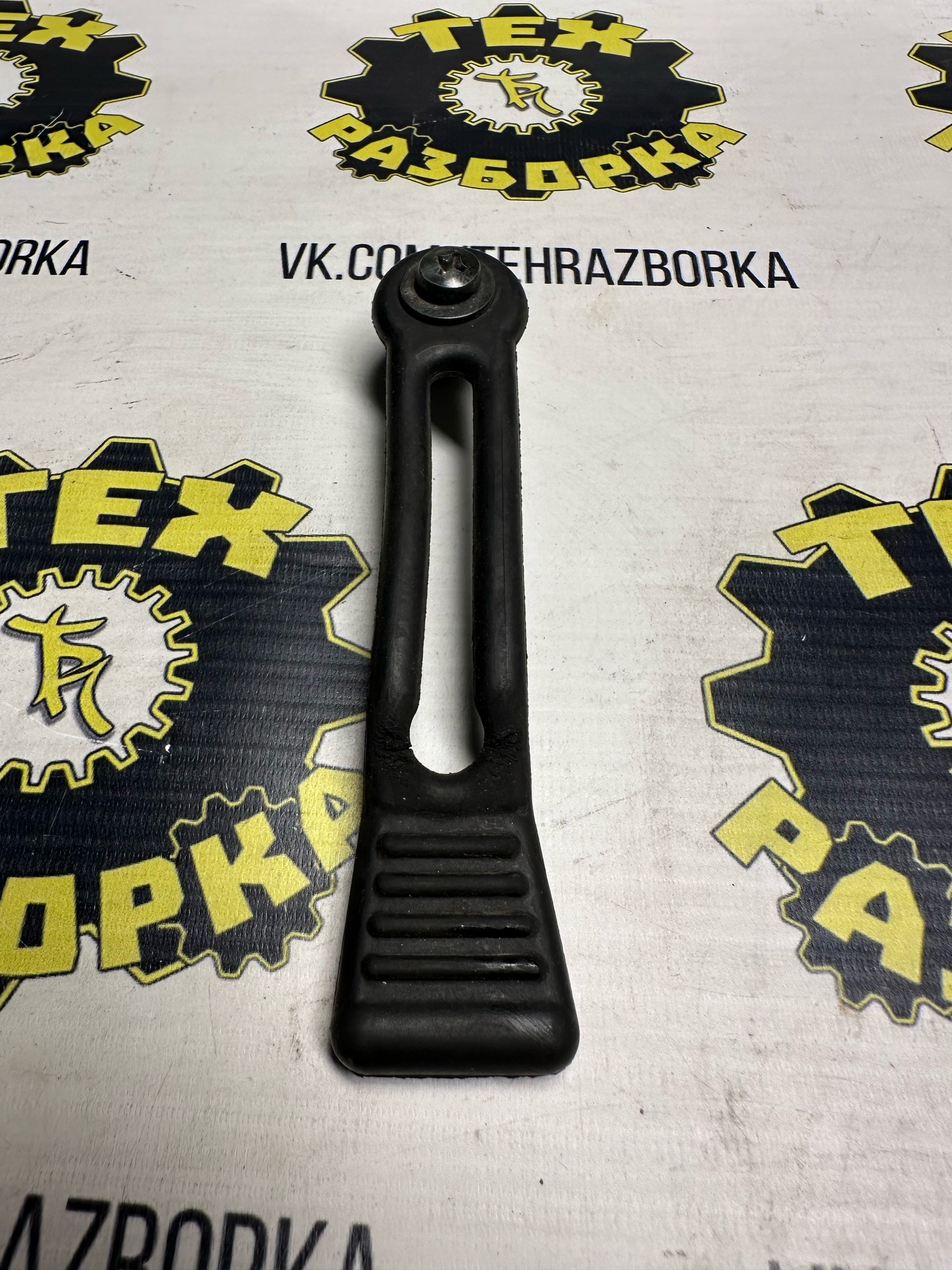 Крепление капота (резинка) Винт Болт 8V0-77171-00-00 — фото 1